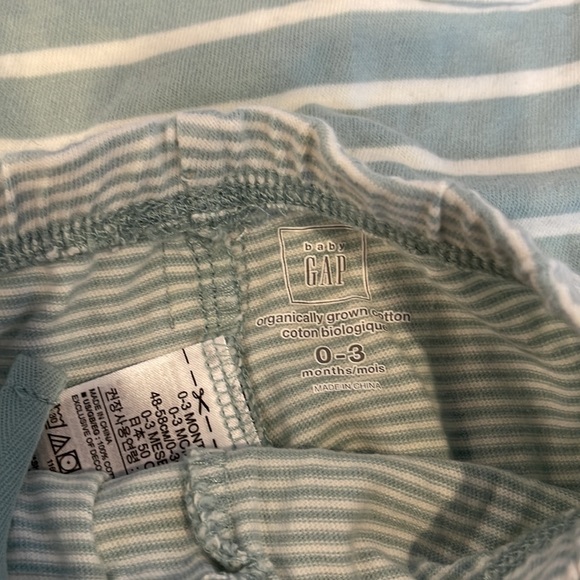 Baby Gap organic cotton one piece and pants set - Picture 8 of 8